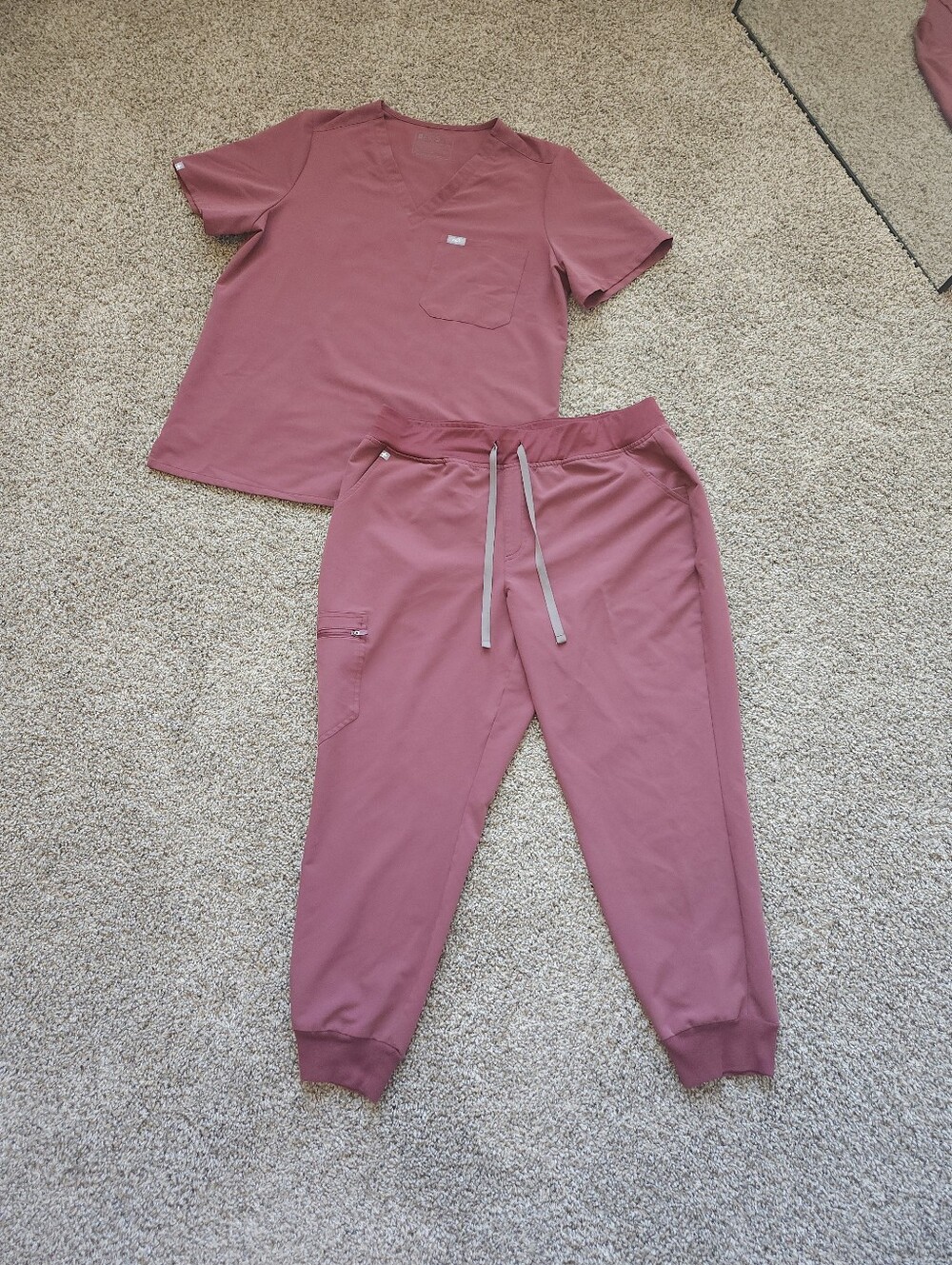 Figs Womens Scrubs Set Dark Cherry Catarina Top XXL Zamora Bottom Jogger XXL/P